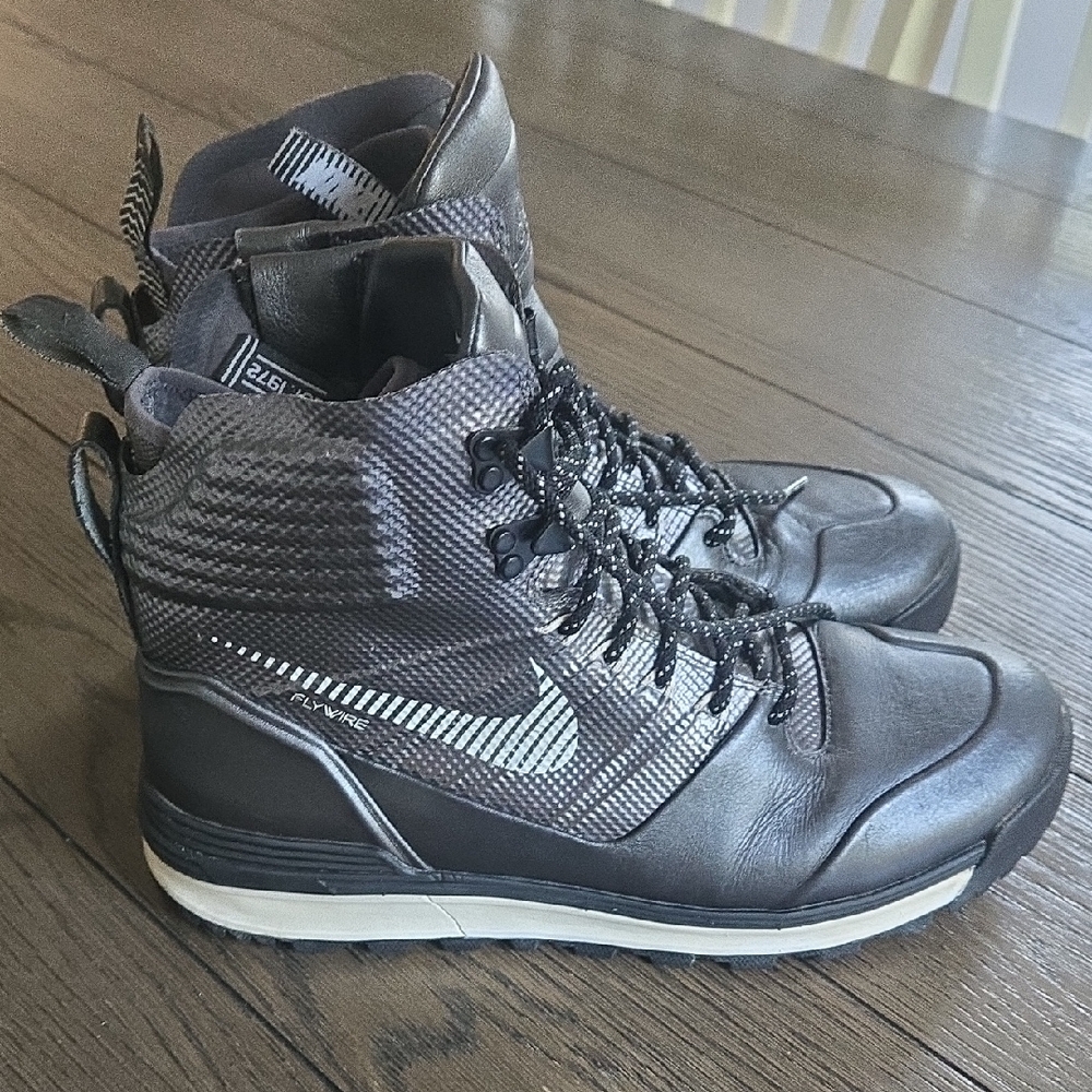 NIKE RARE LUNARTERRA ARKTOS QS "SUPER BOWL" MENS BOOTS -  MENS SIZE 10